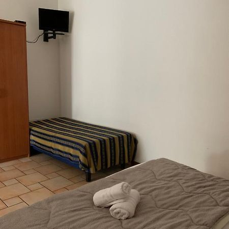 Hotel Lory Ficarolo Bagian luar foto