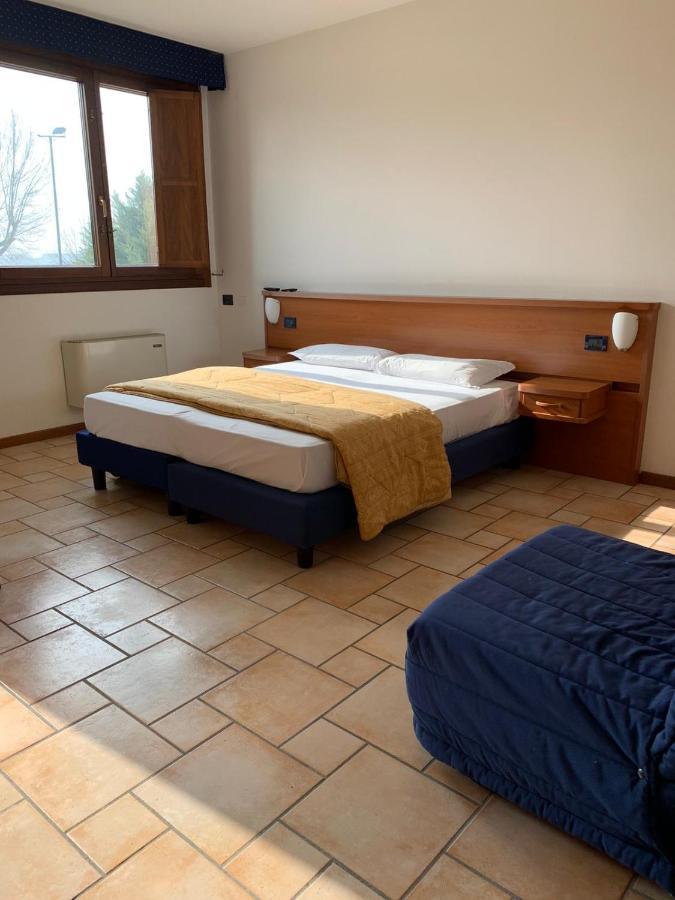 Hotel Lory Ficarolo Bagian luar foto