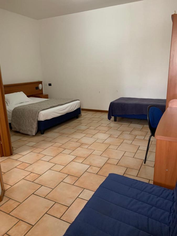 Hotel Lory Ficarolo Bagian luar foto