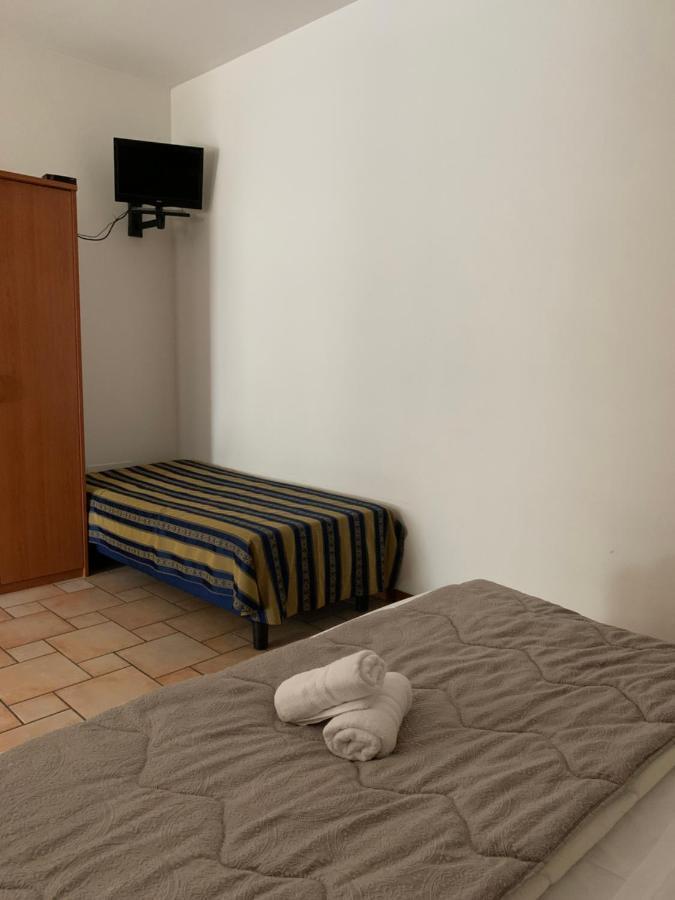 Hotel Lory Ficarolo Bagian luar foto
